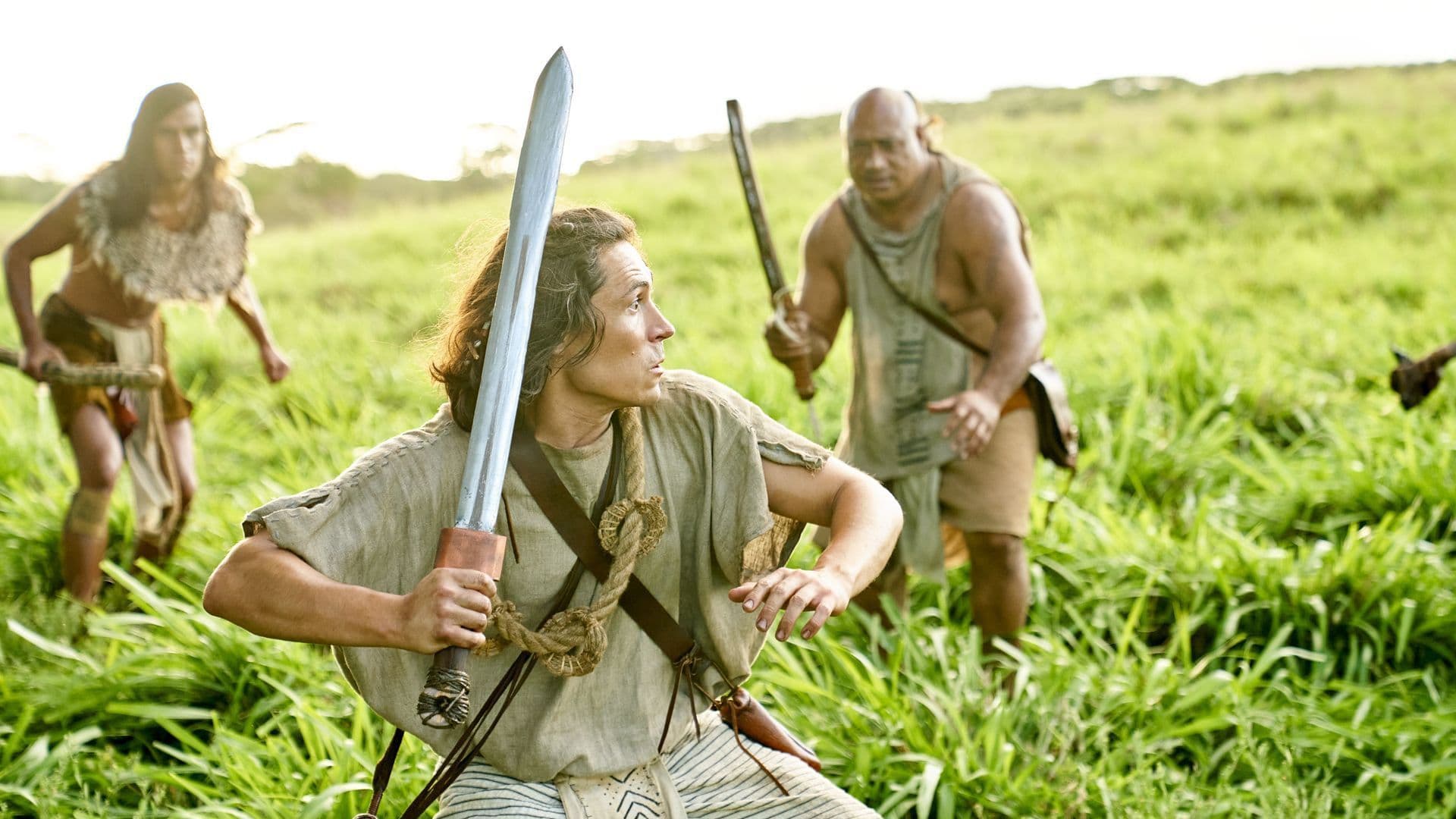 Ammón sostiene una espada y se prepara para enfrentarse a los lamanitas que intentan dispersar los rebaños de Lamoni.