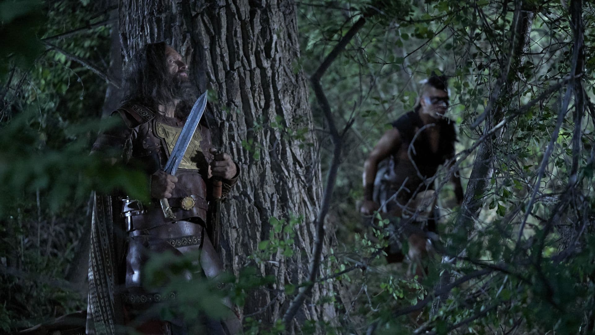 Moroni se esconde de un lamanita en esta imagen del Libro de Mormón Videos de La Iglesia de Jesucristo de los Santos de los Últimos Días.